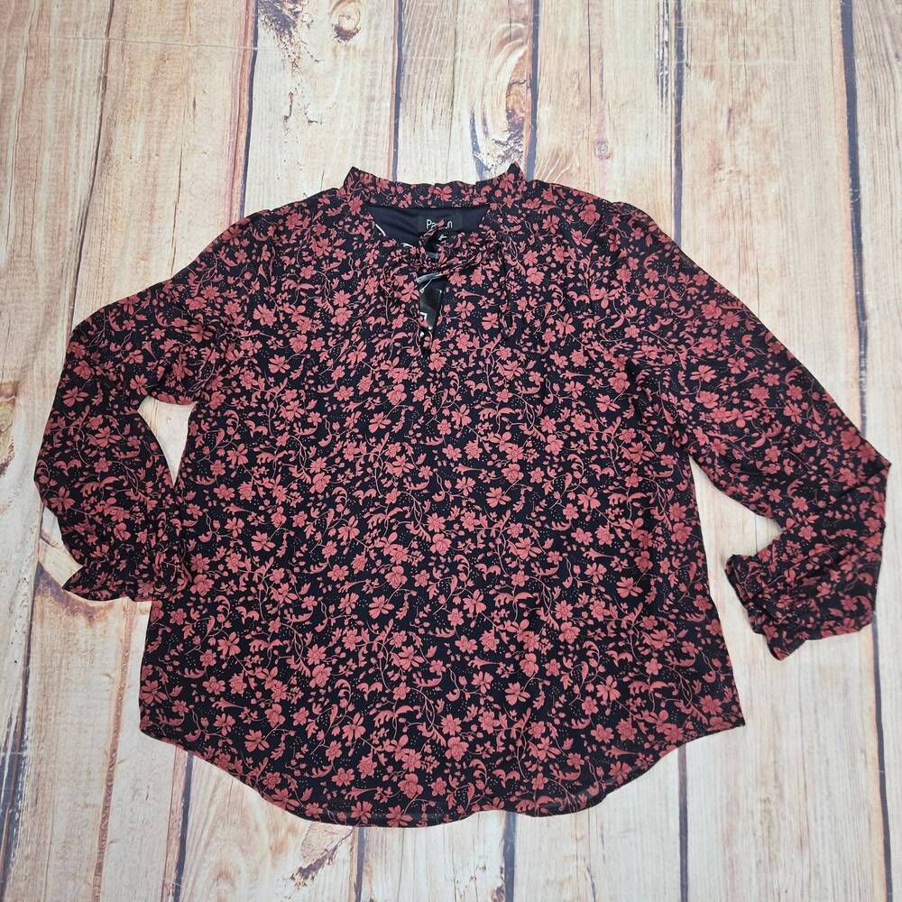 NEW PAPILLON women's floral v neck top in floral
